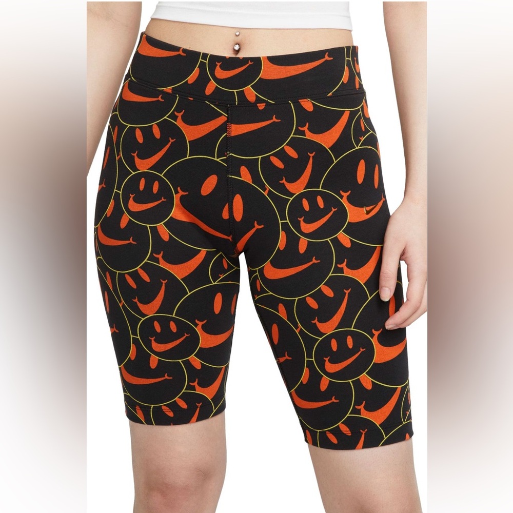 New! Nike Women’s Sportswear Essential Bike Biker Shorts Smiley Face Print Sz XS